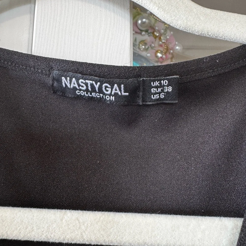 Nasty Gal Black Plunging V-Neck Wide-Leg Jumpsuit - Picture 4 of 7
